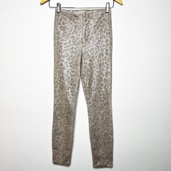 MOTHER Seamless Animal Print Looker Ankle Pants in Running With A Sweet talker - Picture 5 of 12